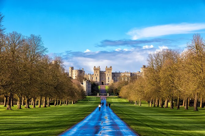 Windsor Castle, Stonehenge & Oxford Private Car Tour from London - Your guide makes the private format worthwhile