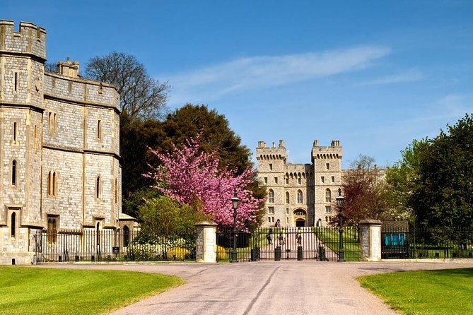Windsor Castle, Stonehenge & Salisbury Cathedral Guided Tour - Starting at Bulleid Way before London wakes up