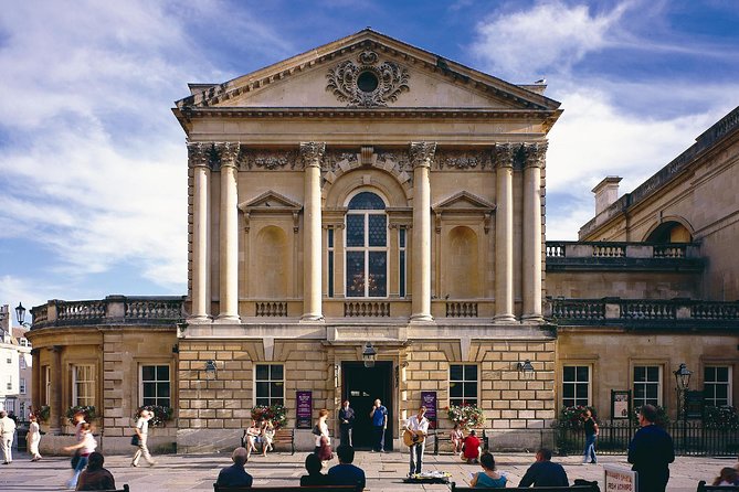 Windsor Castle, Stonehenge & Salisbury Cathedral Guided Tour - The long road back to London